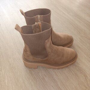 NEW Great Comfortable Women's Universal Thread Size 8 Platform Boots